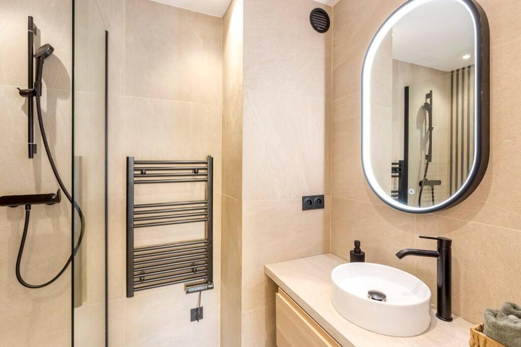 Luxurious 3 Min Walk From Eiffel Tower Daire Paris Dış mekan fotoğraf